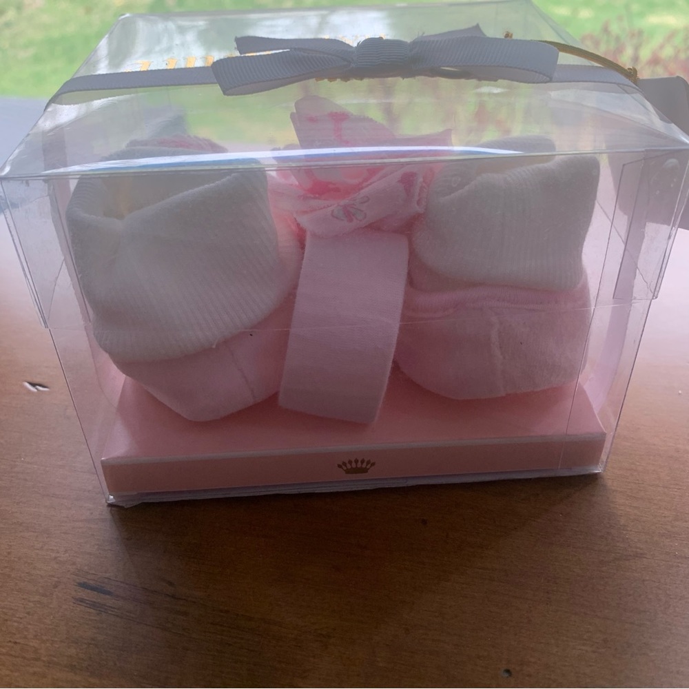 Juicy Couture Rose Shaddow Pink Baby Girls Booties and Headband New in Box